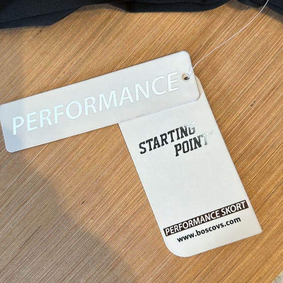 Women’s black skort elastic waist looks like a skirt has shorts underneath - Picture 3 of 5